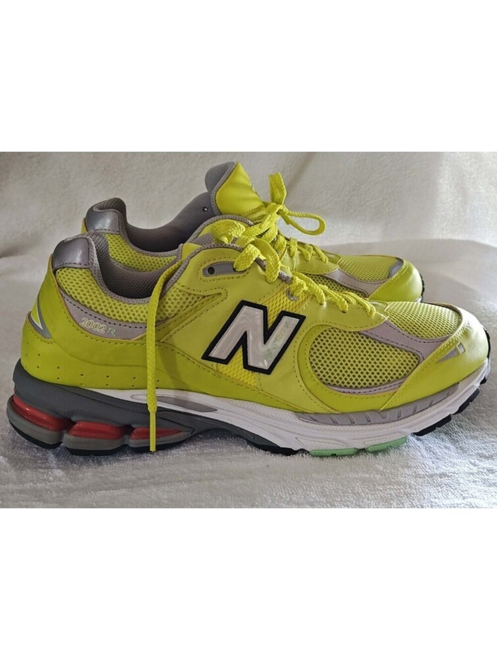 New Balance 2002R Sulphur Yellow Neon Metallic Silver M2002RLC Men's 12 Running